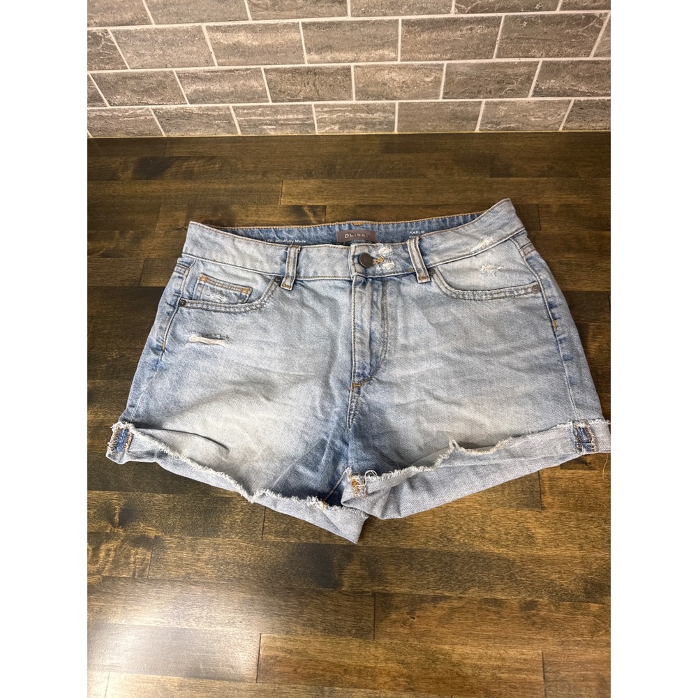 DL1961‎ Karlie Boyfriend Shorts Light Wash Distressed Denim Size 26